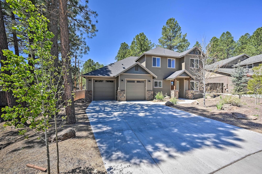 Family Home w/ Deck, 3 Mi to Downtown Flagstaff! view 2