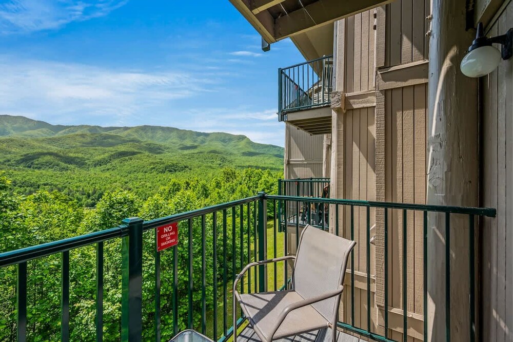 Sauna Mountain Views Indoor Pool Sleeps 4