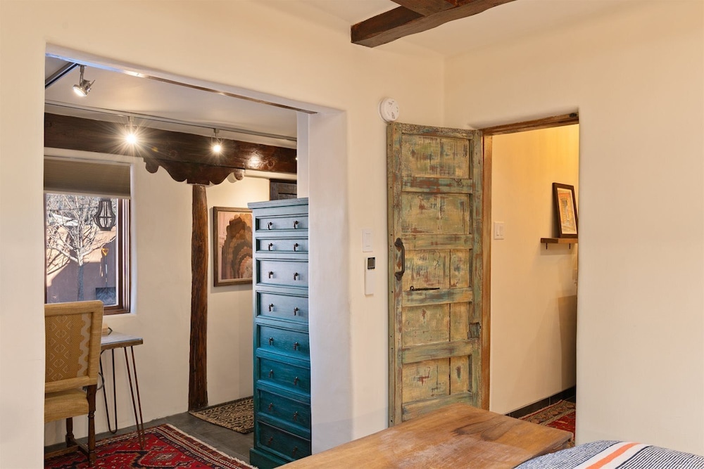 Casa Galeria - Luxury Rental With Hot Tub, Walk Everywhere view 4