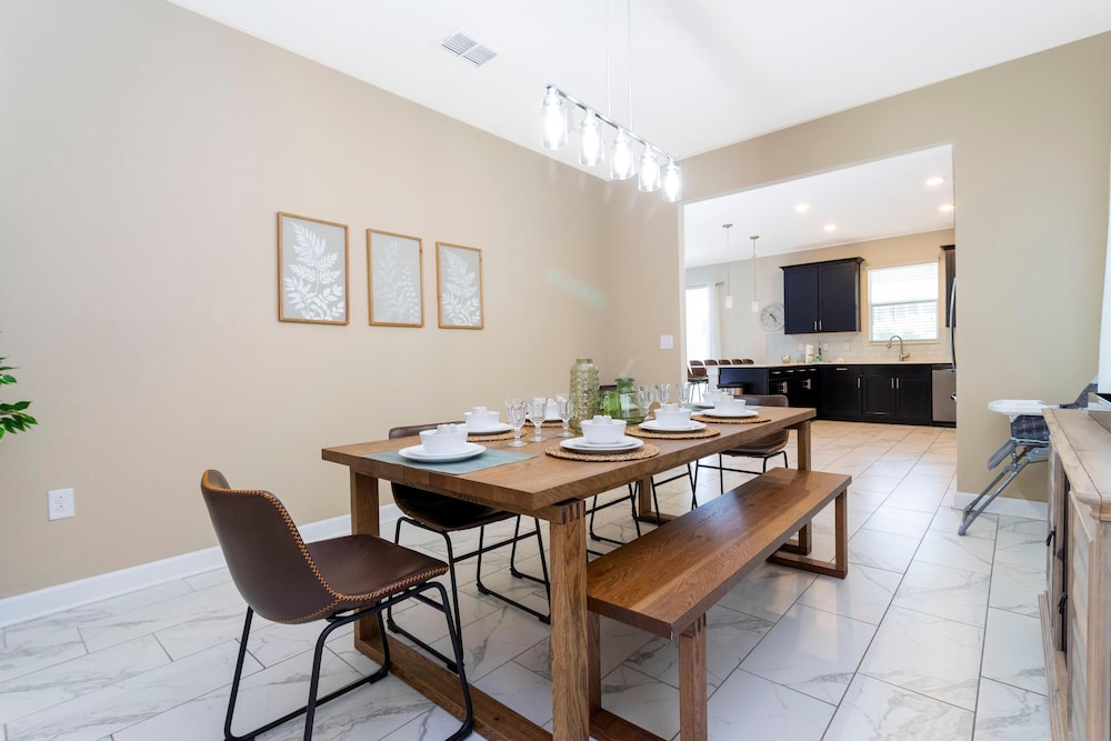 1520 FD 6BR Luxury Villa Pool Game Room - Image 5