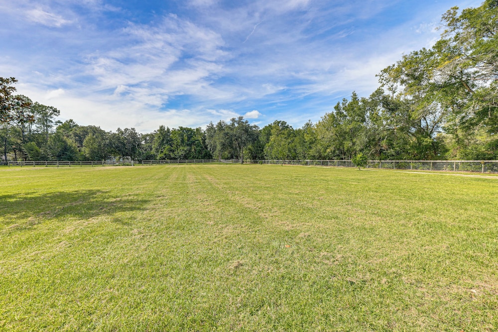 16 Mi to Wec: Horse-friendly Home on 5 Acres!