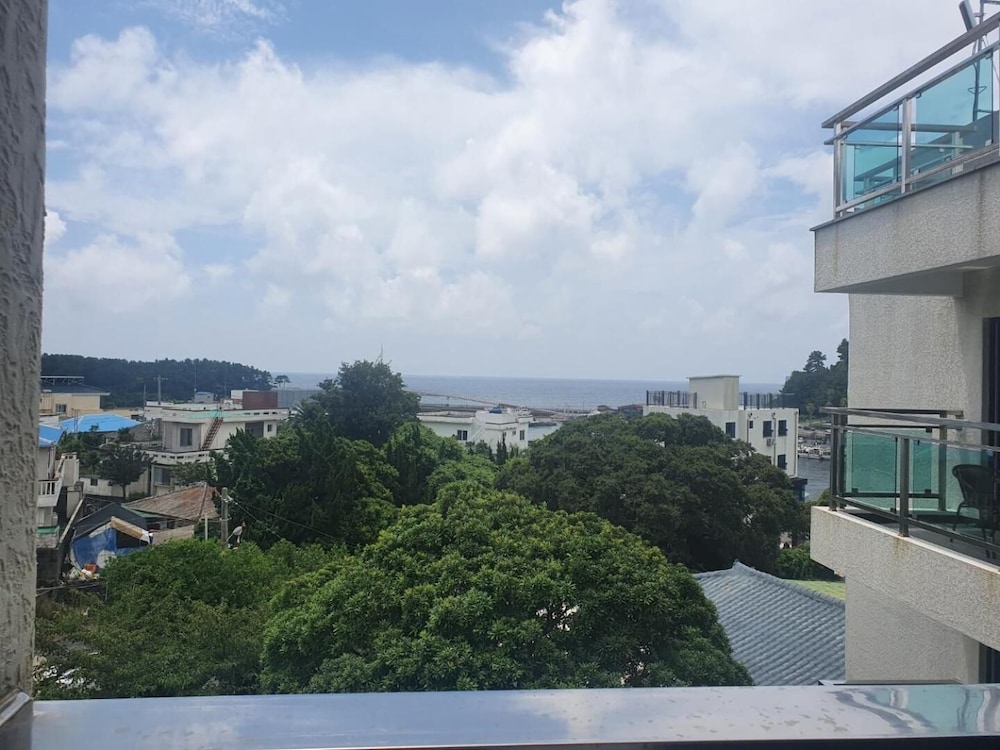 Cheonjiyeon Crystal Hotel 27