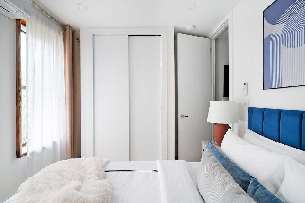 48 Midtown West Apt