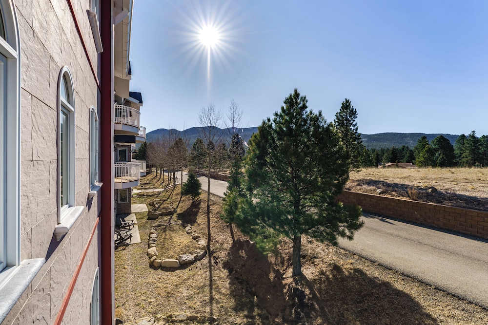 Near Hiking & Biking: Mtn-view Condo in Angel Fire