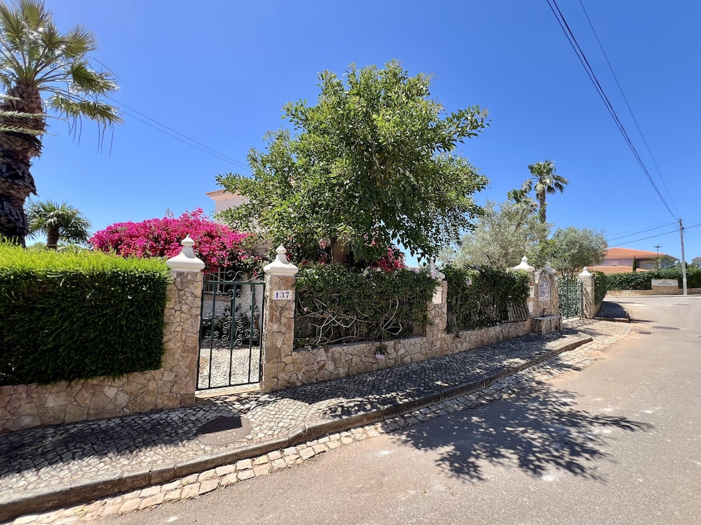 Alvor Traditional Villa by Homing