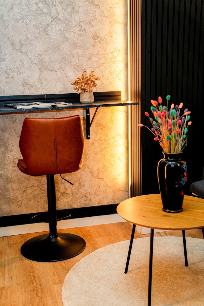 Comfy 5BR Apartment in Heart of Ghent