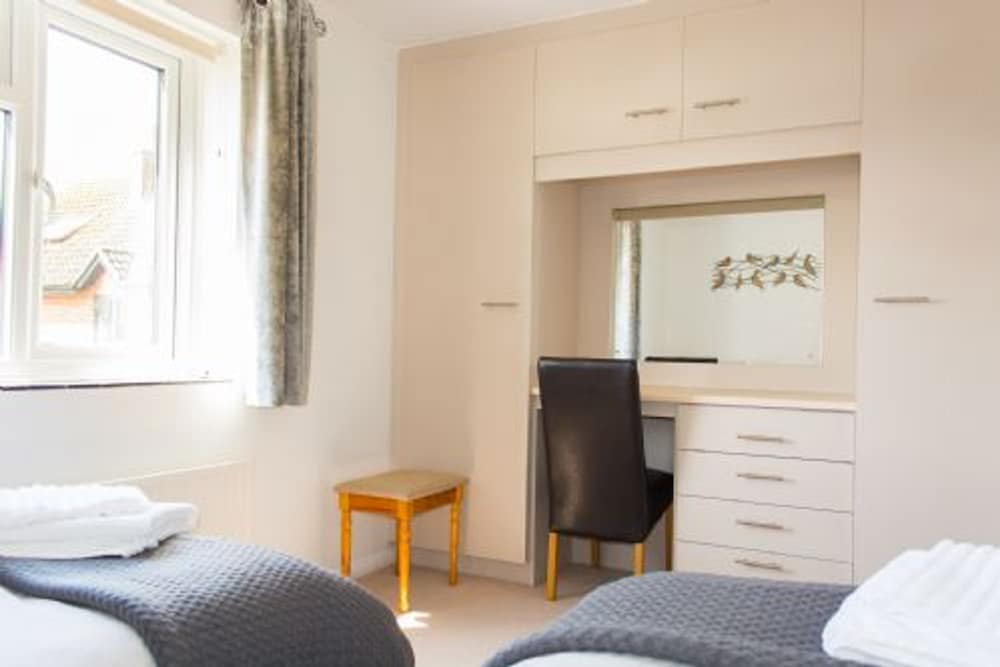 Host Stay Quayside Cottage