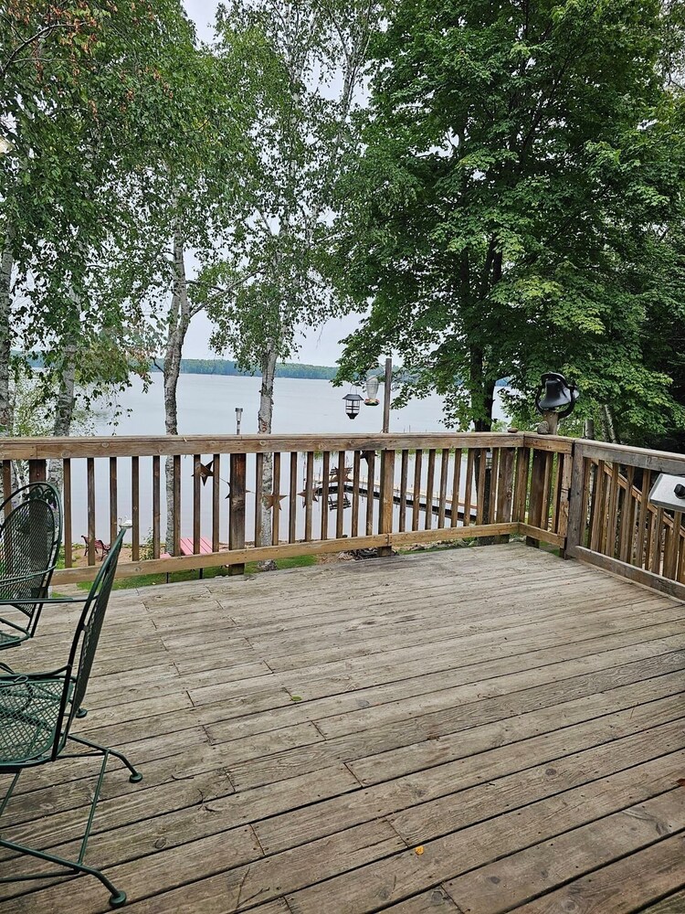 Butler's Bay Teal Lake 4 Bedroom Hotel Room by RedAwning
