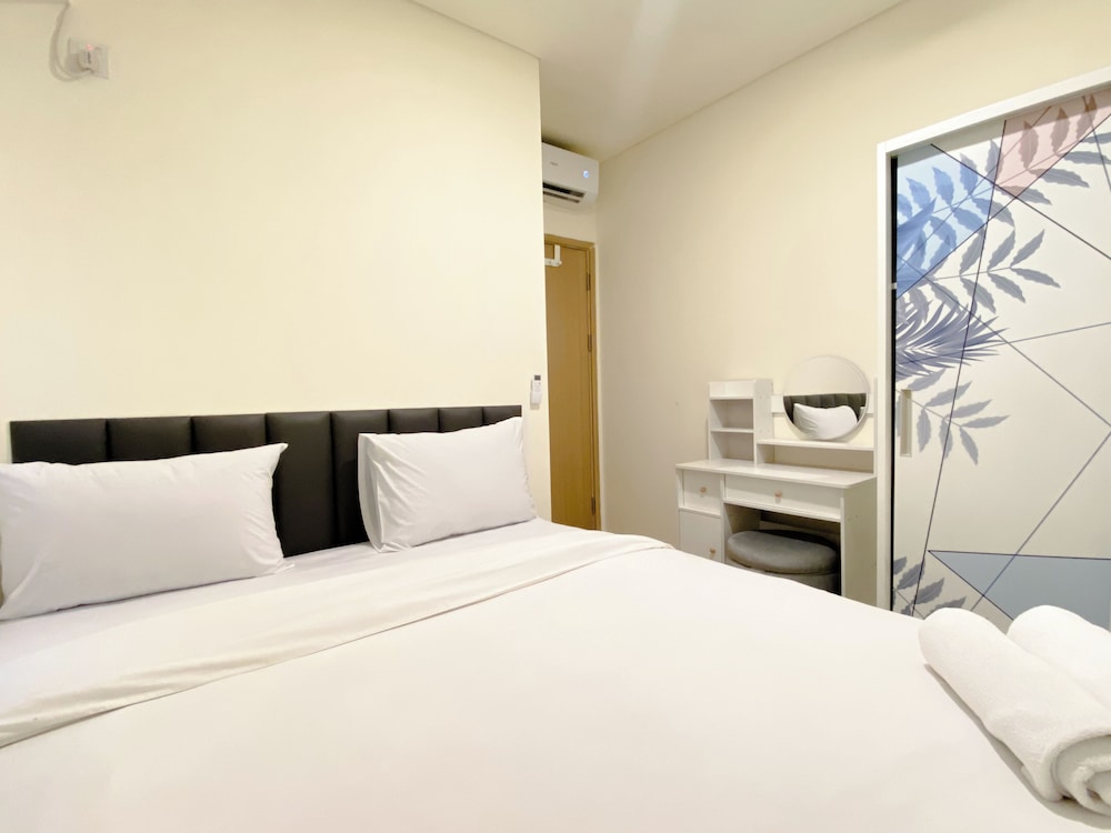 Restful And Modern Look 2Br At Meikarta Apartment view 3