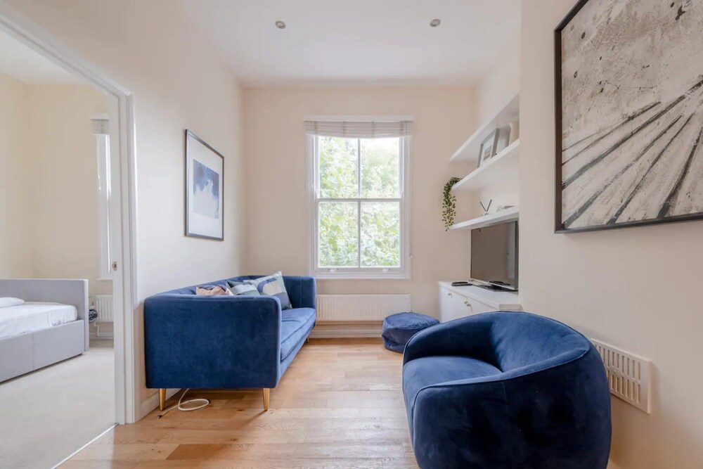 Lovely 2 Bedroom Apartment With Great Transport Links