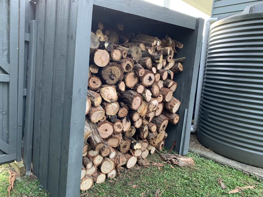 Hampton on Apollo - Ocean Mountain View Creekside Retreat Pet Friendly Free EV Charger Fireplace Wood Supplied During Winter