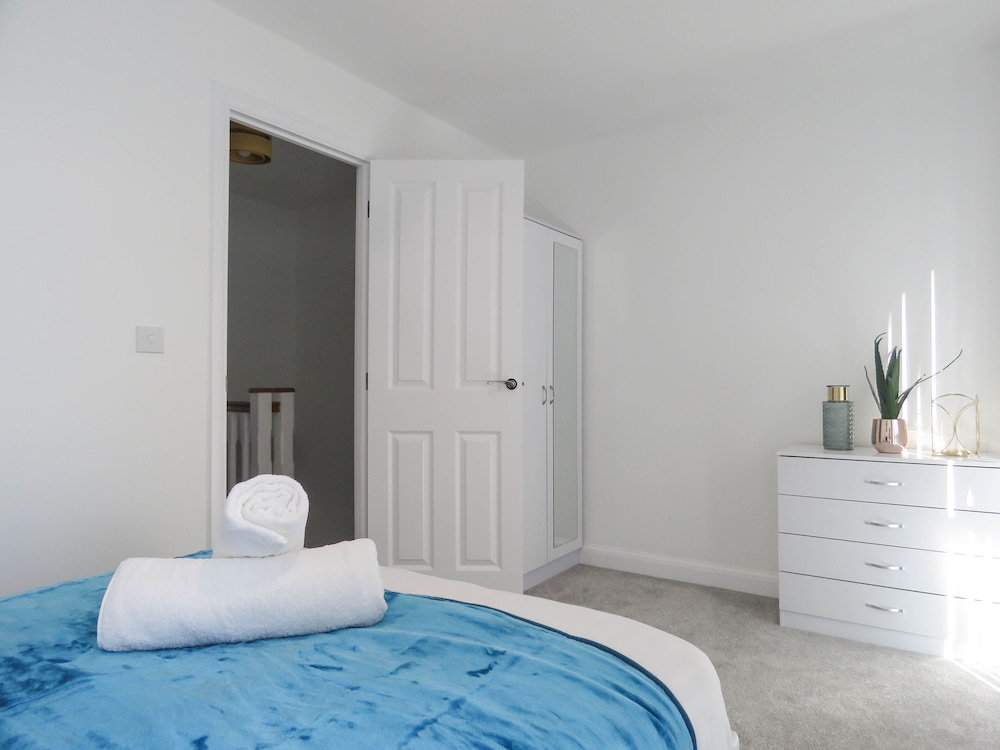 Tudors eSuites Birmingham House Private Garden Free Parking view 2