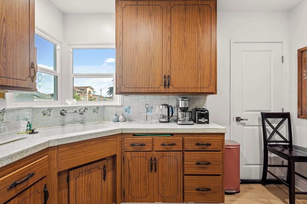 Cozy & Stylish Home Spacious, Fully Equipped Stay