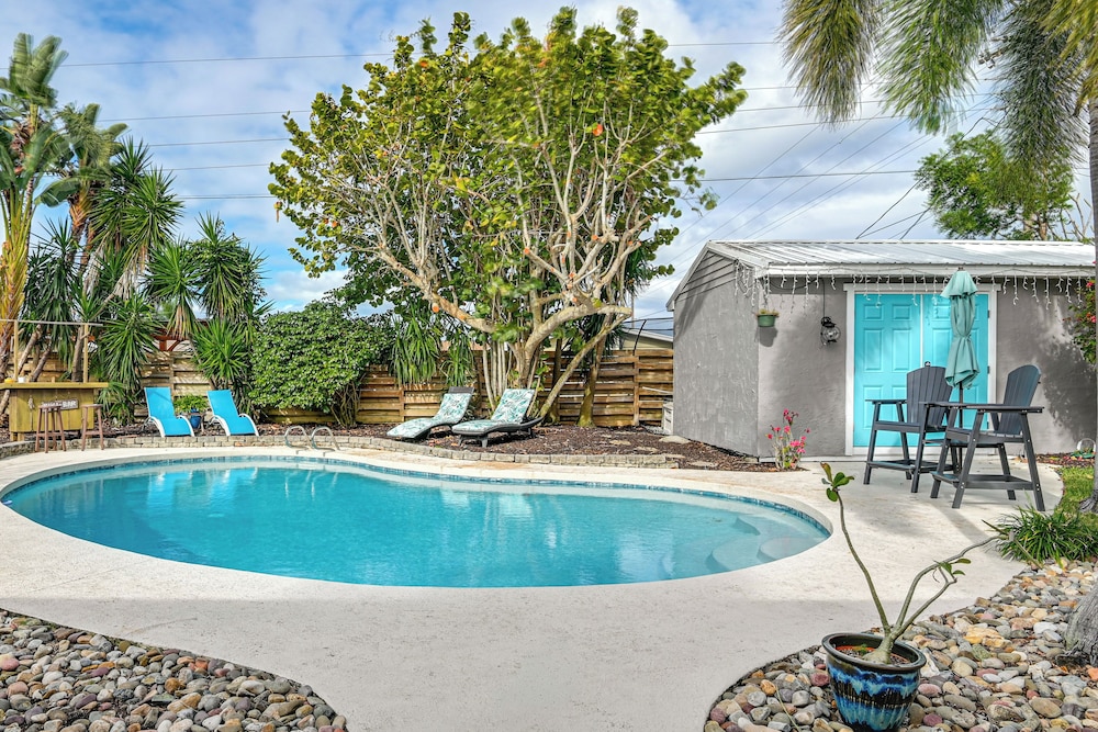 1/2 Mi to River! Poolside Escape on Merritt Island