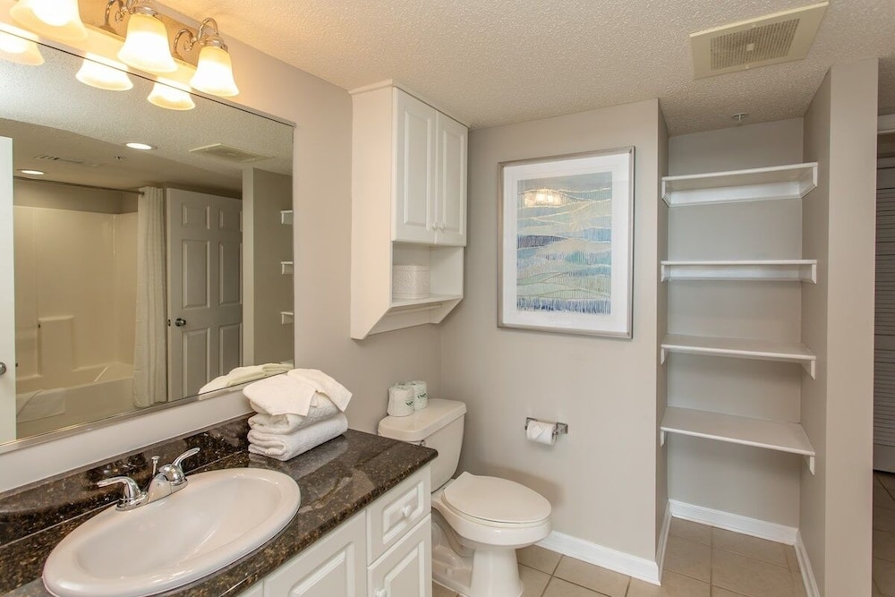 Yacht Club 1-1103 3 Bedroom Condo