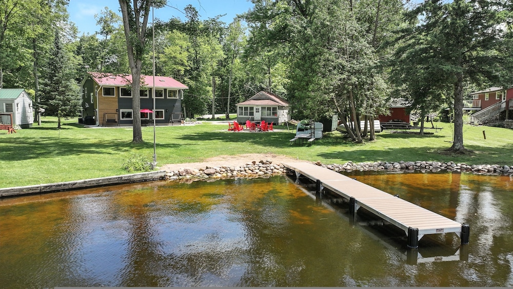 5 BR Family Hangout I Lake Views I Firepit