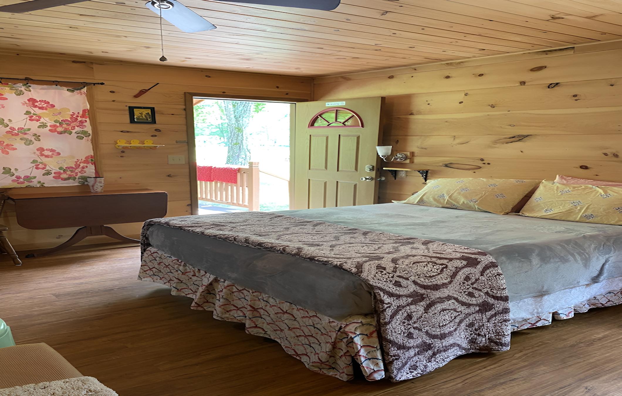 Little Tracks Cabins
