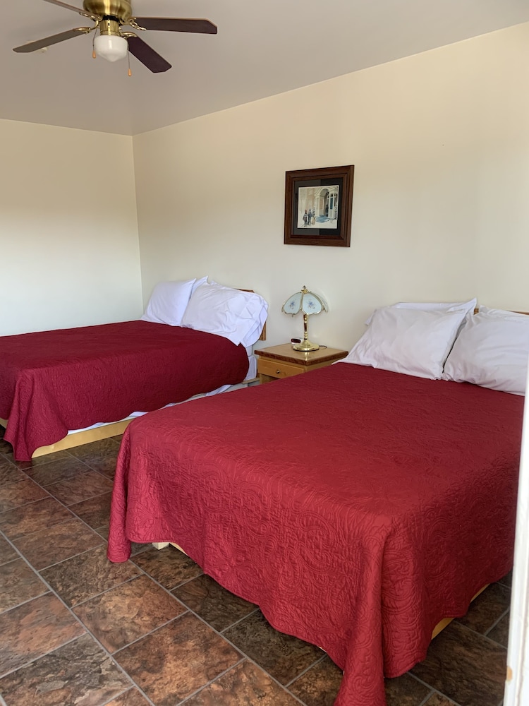 Fort Road Motel view 3