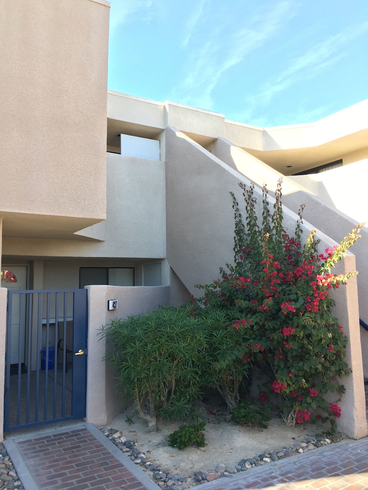 GetAways at Vista Mirage