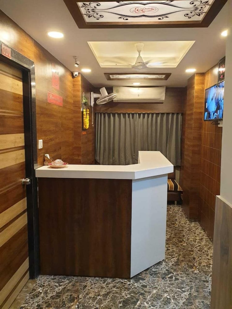 Hotel Lake Palace Ahmedabad