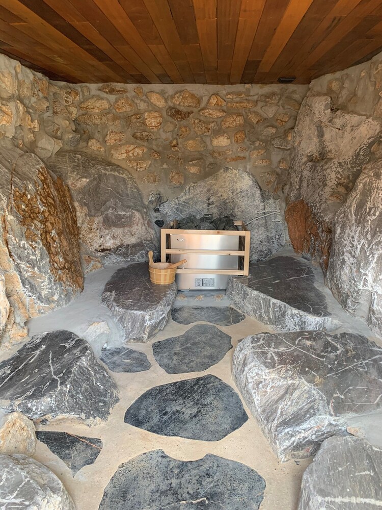 YUNOYAMA ONSEN AND SPA view 2