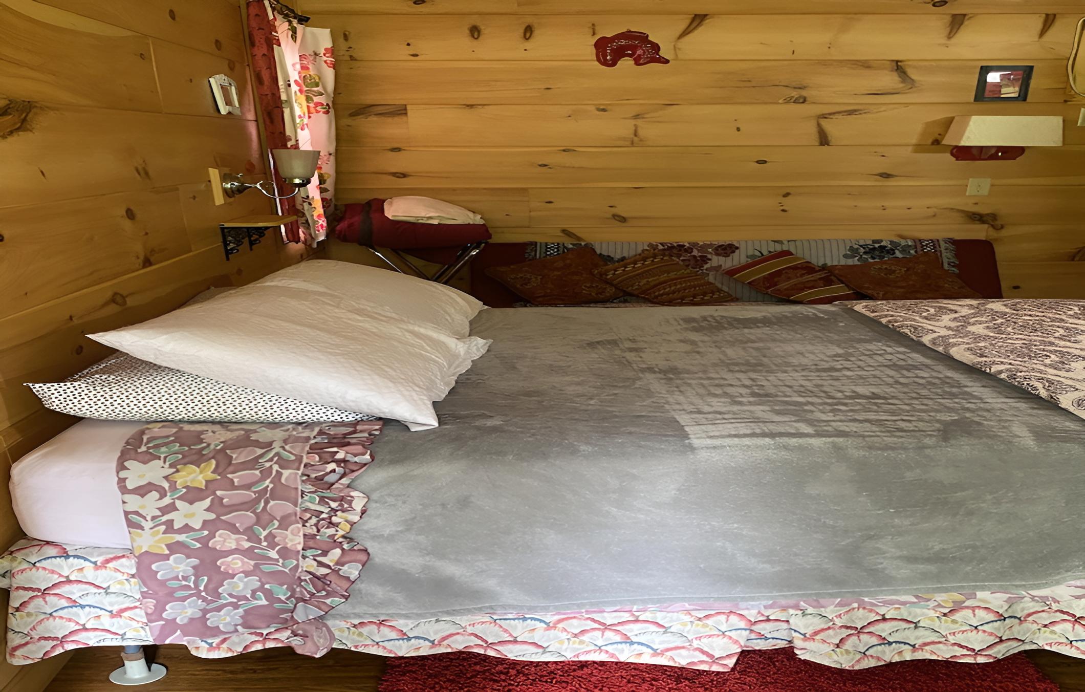 Little Tracks Cabins