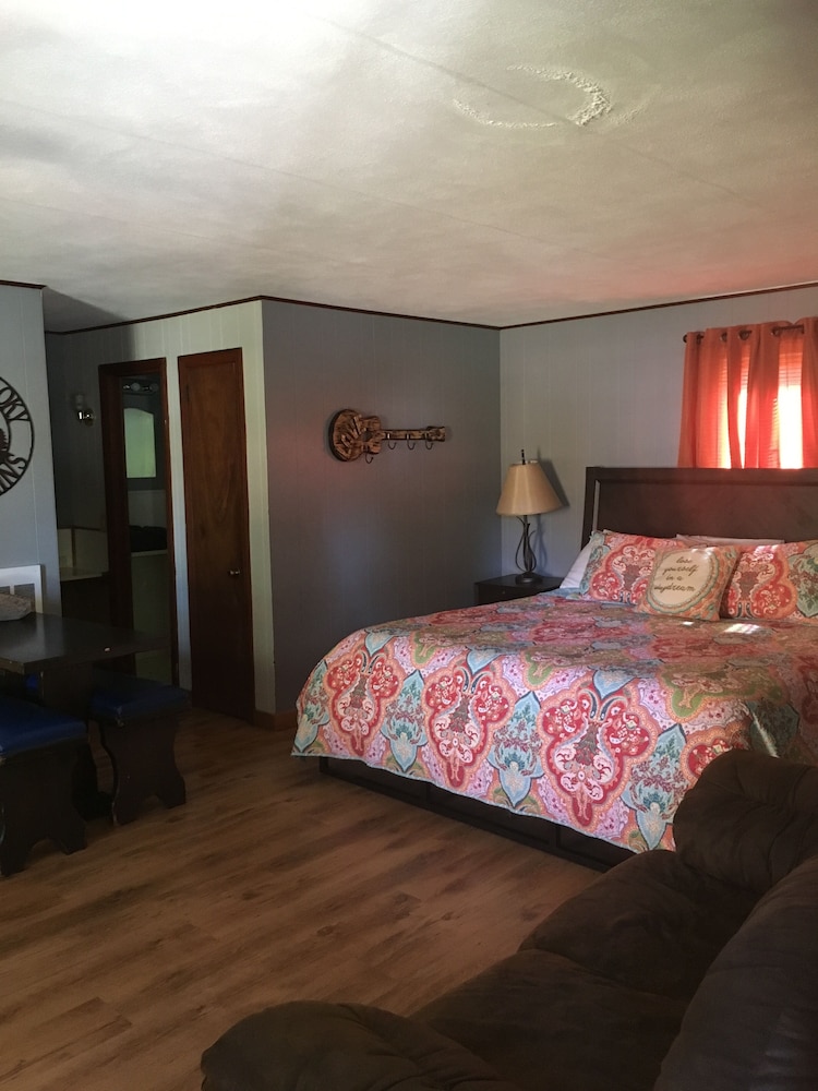 Smoky View Cottages & RV Resorts