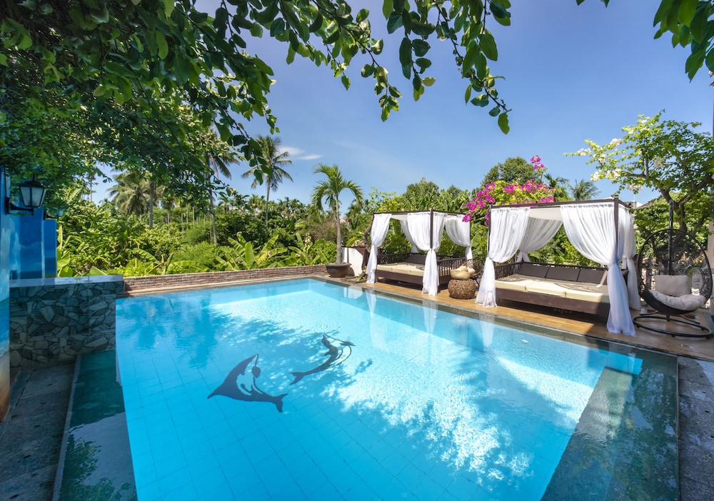 VIP Garden Villa and Pool
