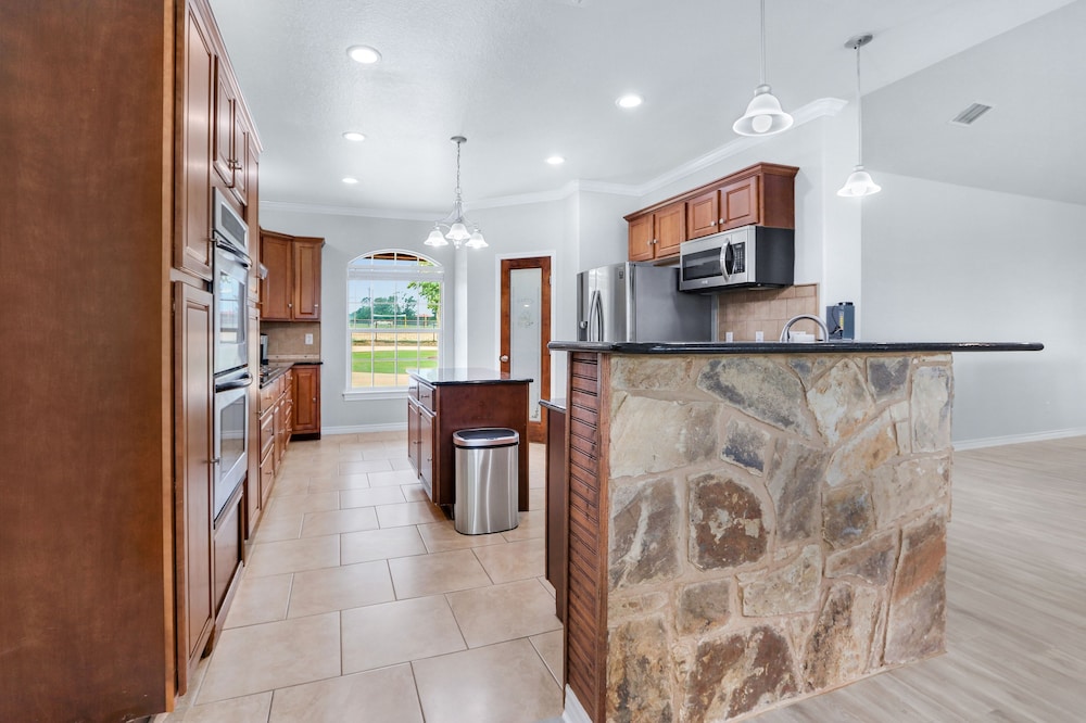 6A Ranch Luxury Meets Country!