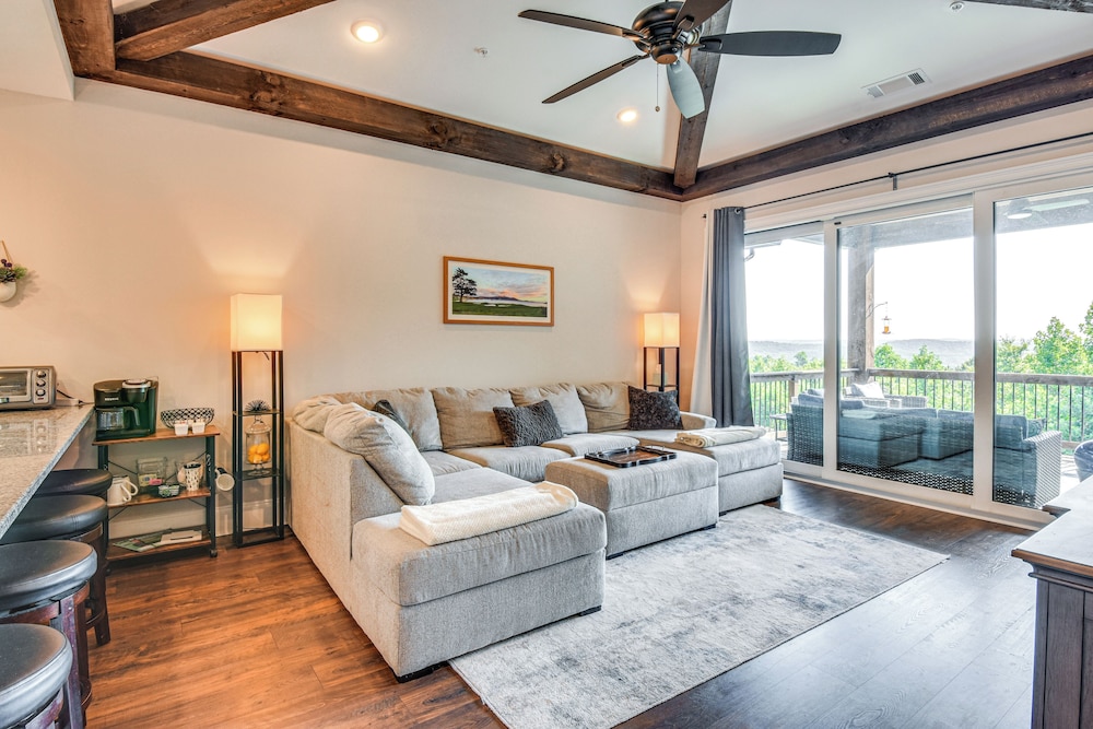 Community Perks: Mountain-view Condo in Toccoa!