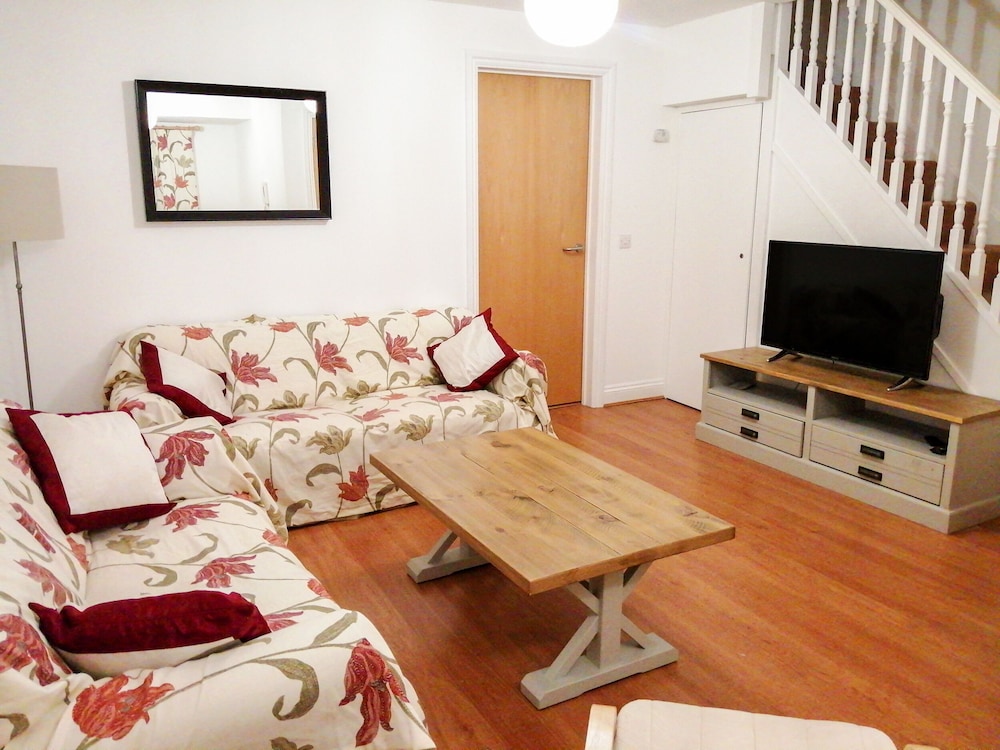 4 Bredon Court