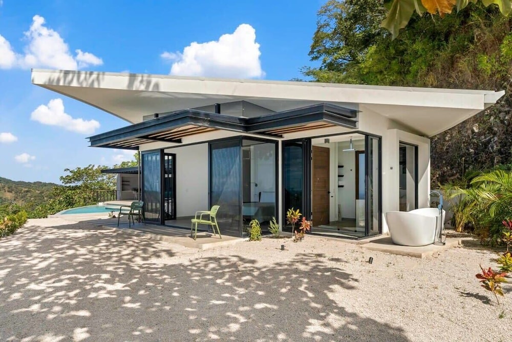 Luxurious Ultramodern Property with Private Suites, Infinity Pool, and Sweeping Ocean and Mountain Views