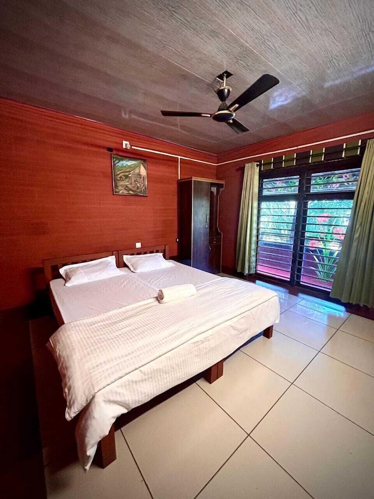 Misty Night Jungle Side Resort