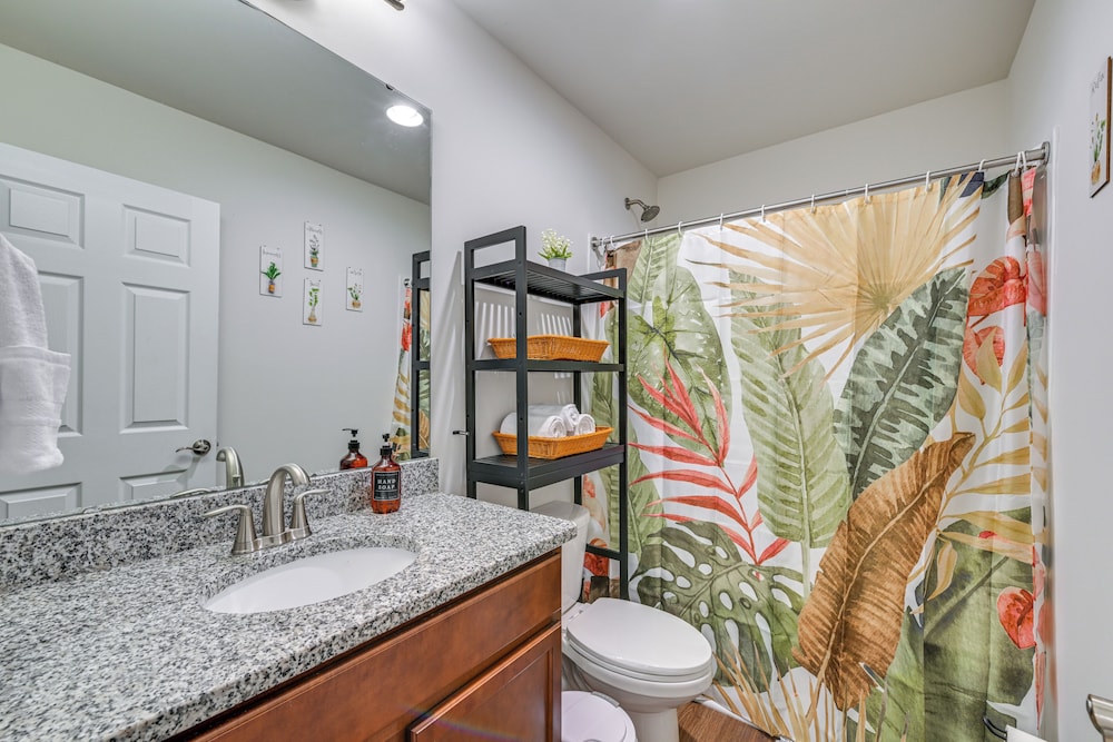 Easy Uptown Access: Charlotte Gem w/ Peaceful Yard
