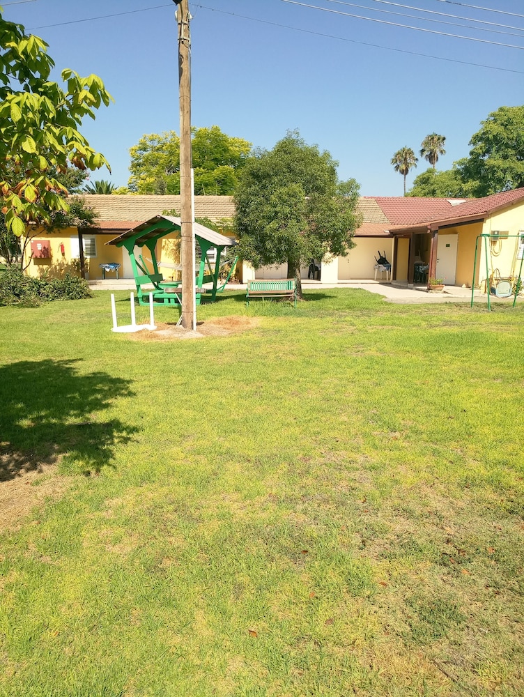 Kibbutz Kfar Masaryk Country Lodging