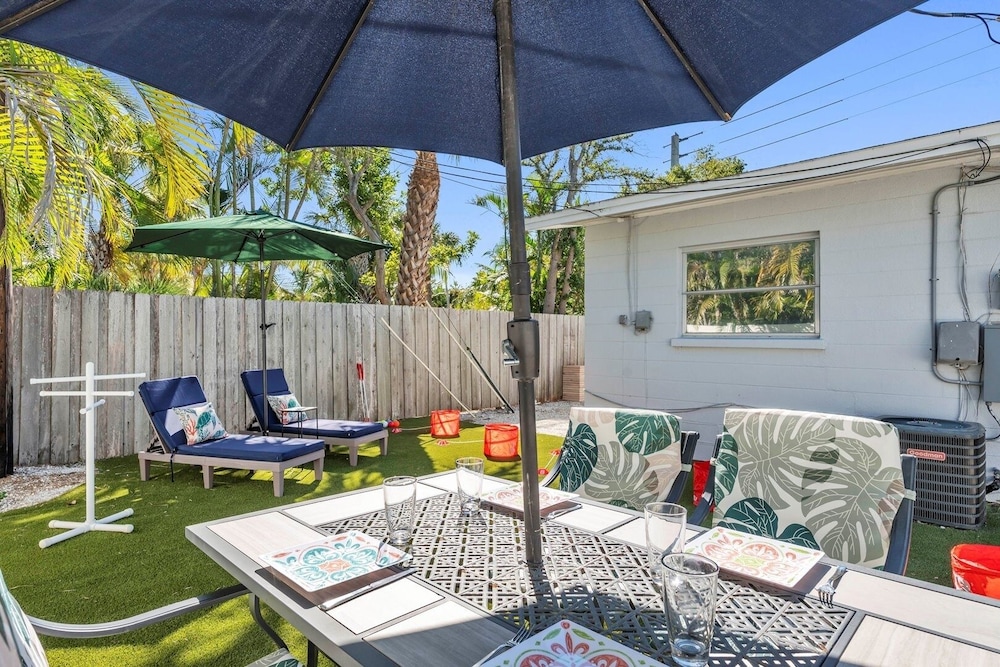 Barefoot Bungalow 2 Bedroom Home