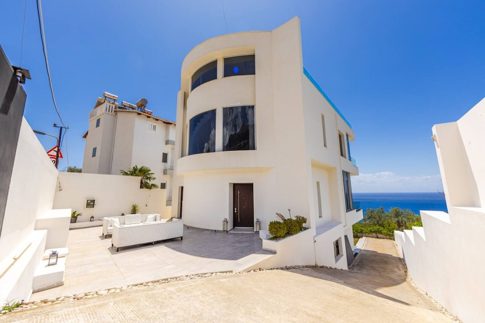 Villa Belle Azure in Gjilek