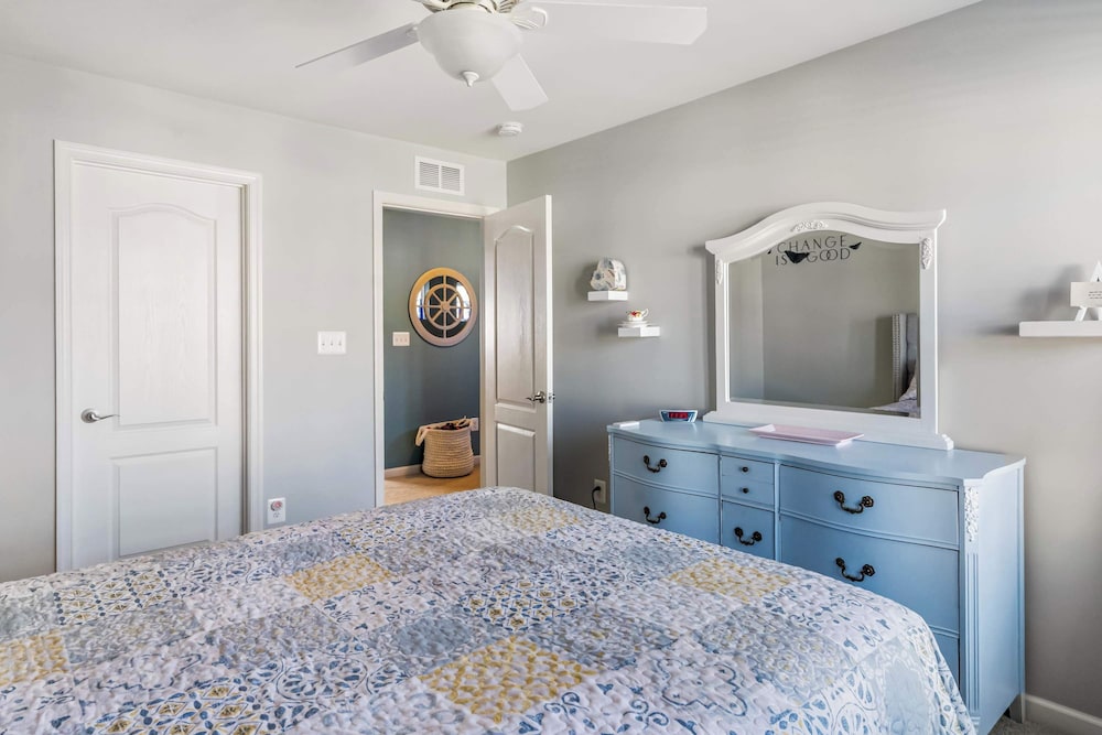 Old Canal Getaway - Stay for 6