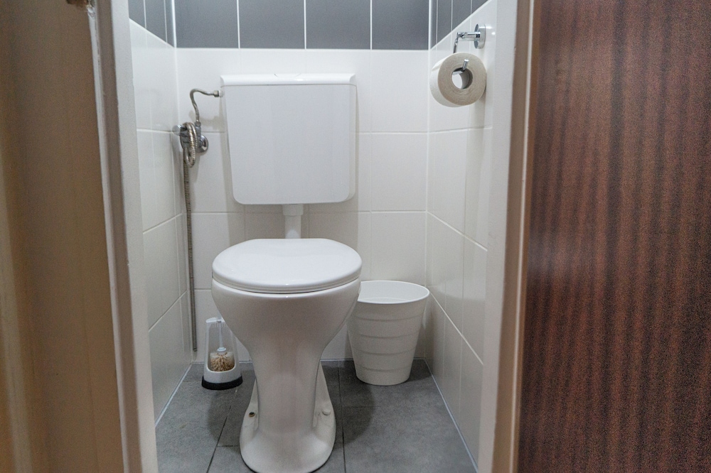 Budget 1BR Apt Sleeps 5 Belvedere