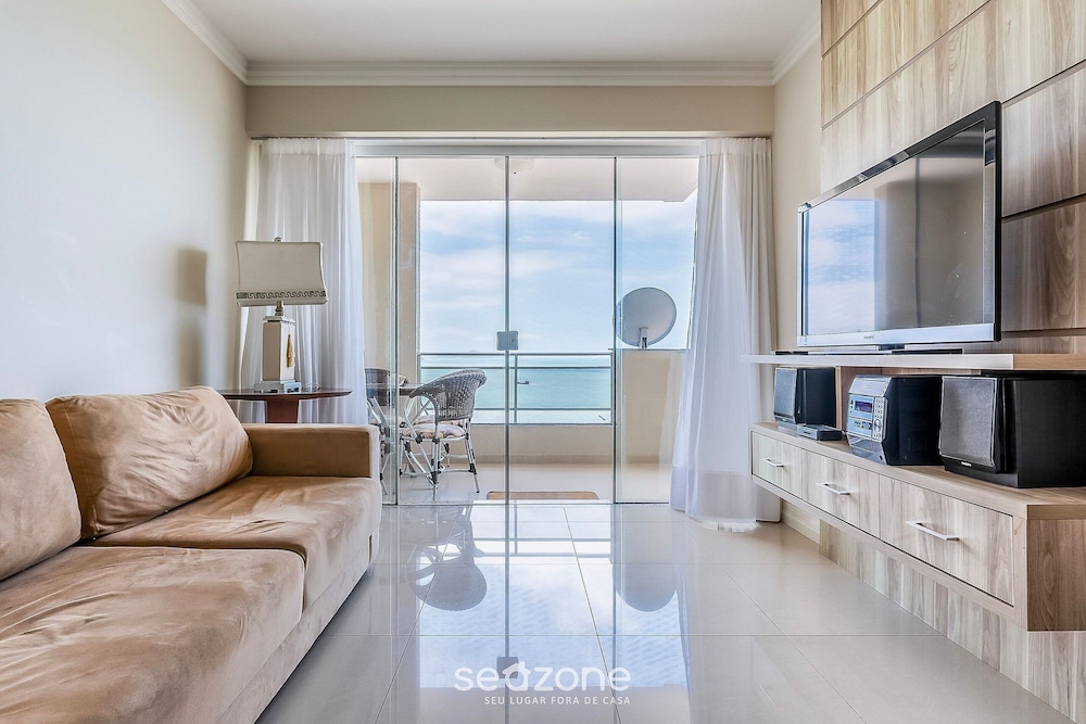 Cozy 3BR apt W/balcony sea View Cet1702