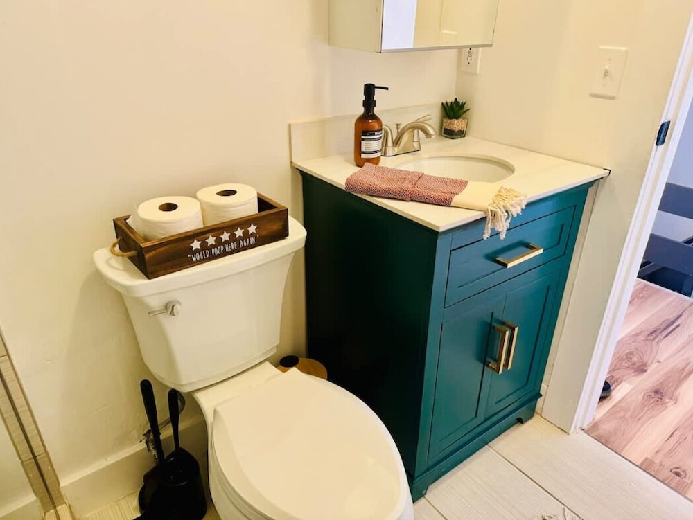 Jungle House Downtown Columbus – Modern Boutique Suites