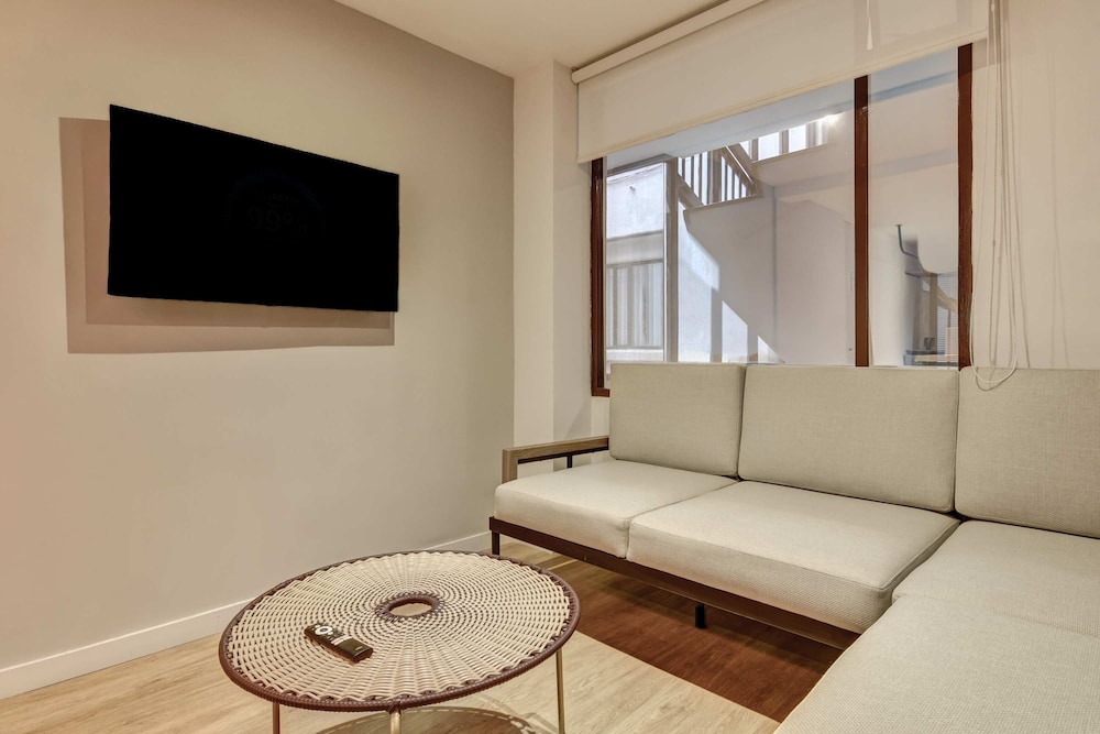 w Beautiful 1BR Retreat in Vibrant Zona T