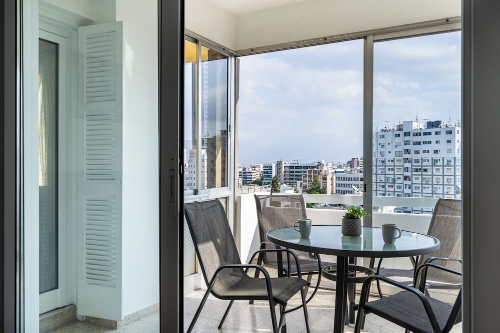 Bastia - Skyline 1-BR Apt in Nicosia