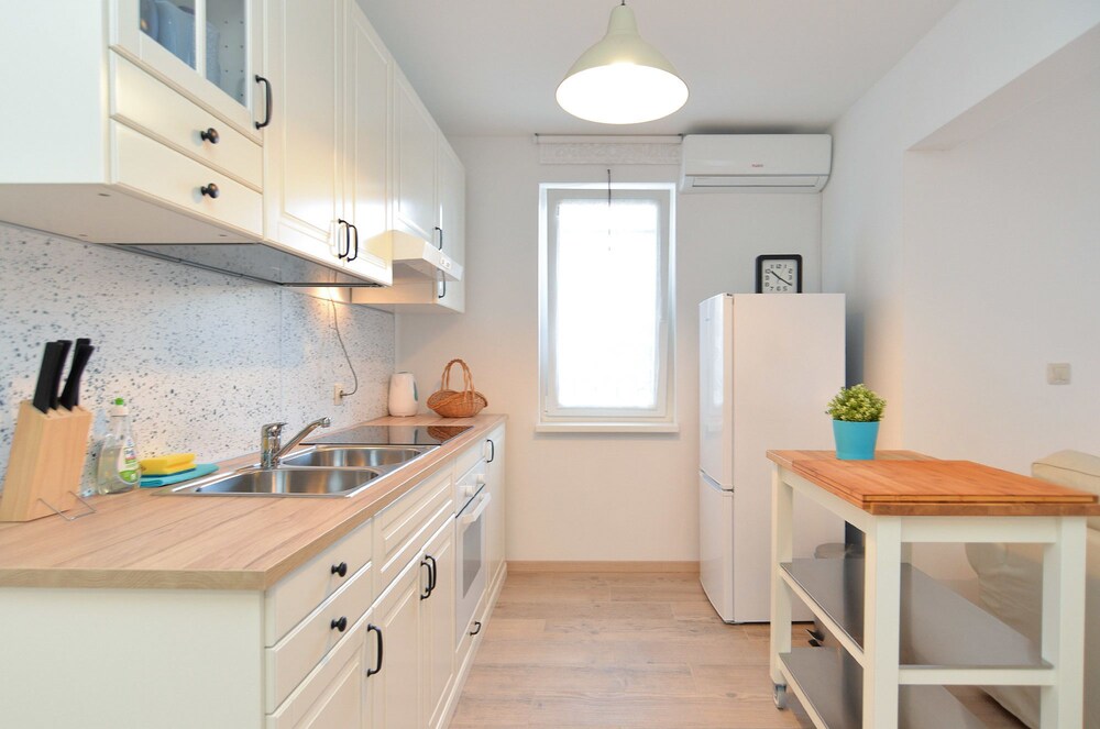 Apartment 1660 view 2