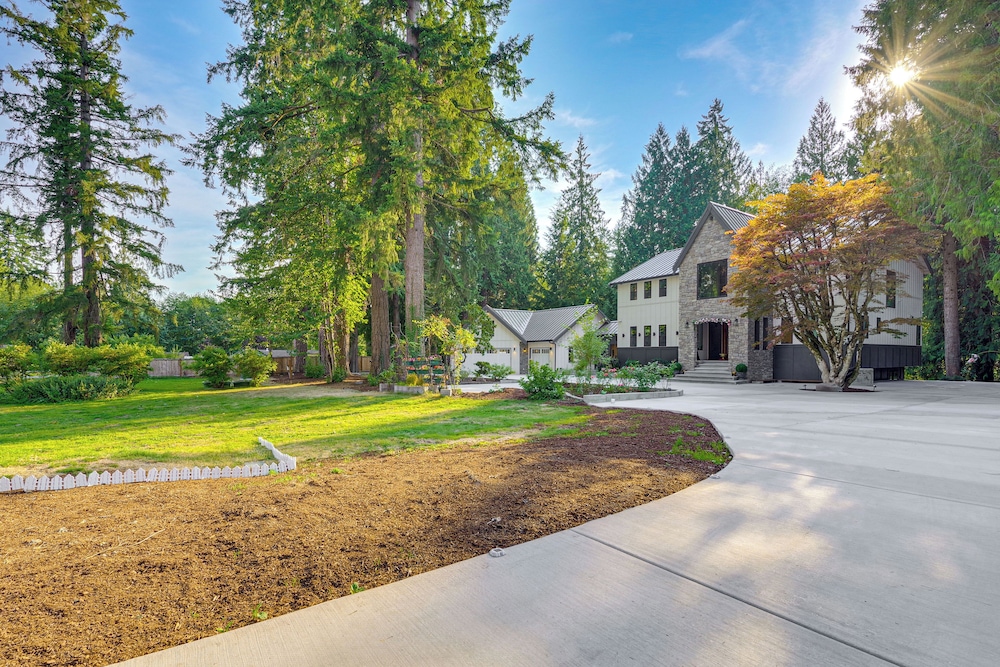 Wfh-friendly Gem w/ Creek: 4 Mi to Sammamish Trail