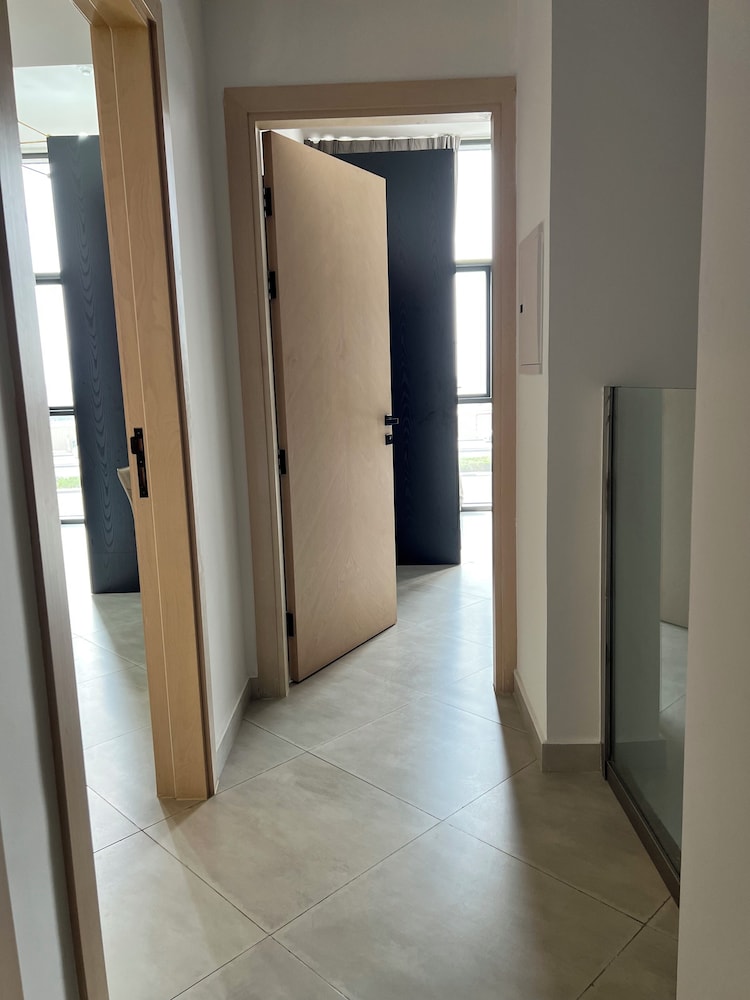 Grapeful Stay – Luxury Hostel Binghatti Avenue Tower Al Jaddaf