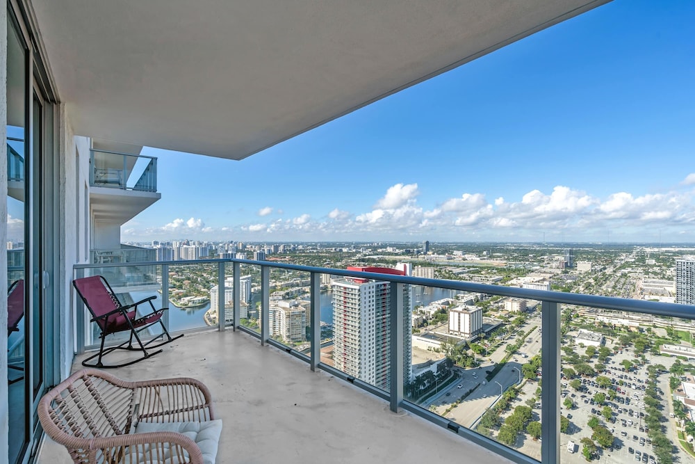 Ocean Eagle View - Luxury Oceanfront Stay for 6
