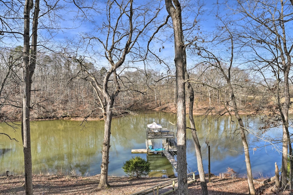 Large Lavonia Home w/ Party Dock on Lake Hartwell! - Property Image 6