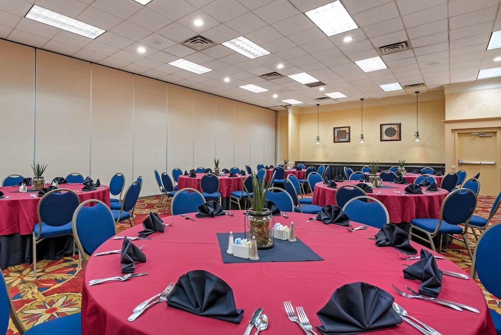 Lexington Vacations - Clarion Hotel Conference Center - North - Property Image 86