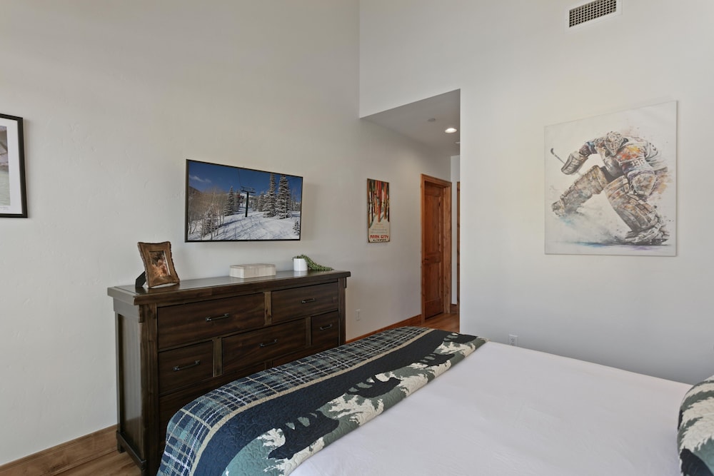 302 - Three Bedroom Shooting Star 3 Condo